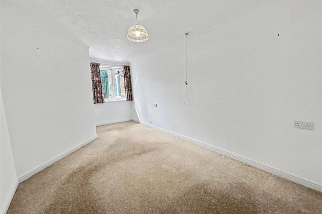 40, Squires Court, Darlington photo 4