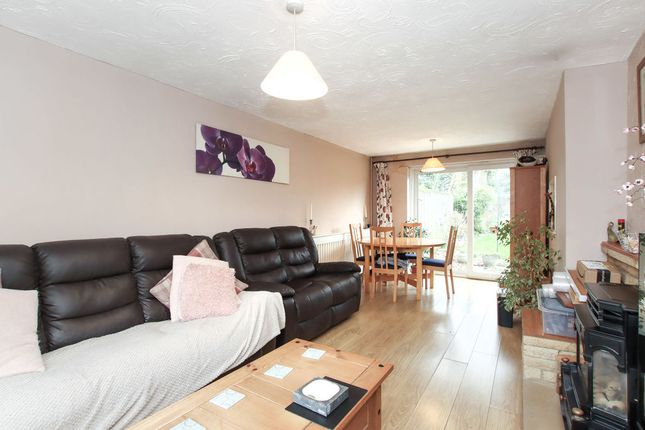 18, Hidalgo Court, Hemel Hempstead photo 2