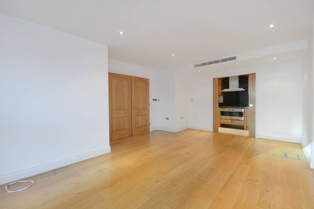 Flat for sale in Imperial Wharf, Imperial Wharf, London