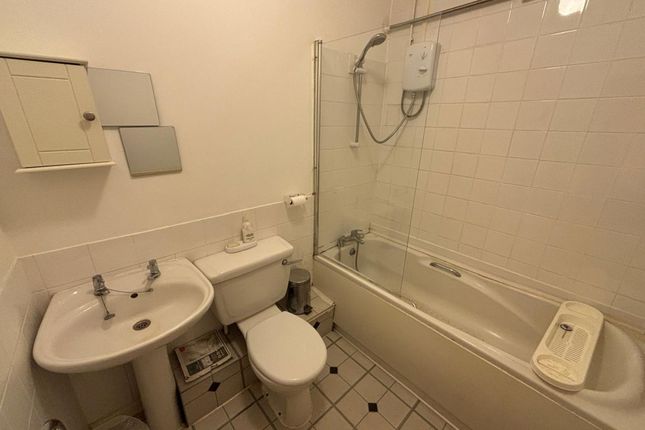 Flat 2, 180 Water Street, Port Talbot photo 4