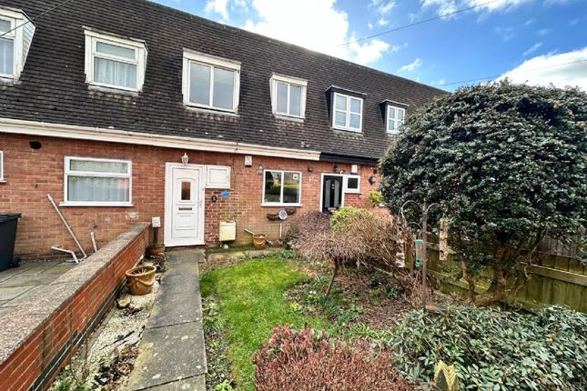 Terraced house to rent in Fernwood Close, Shirland