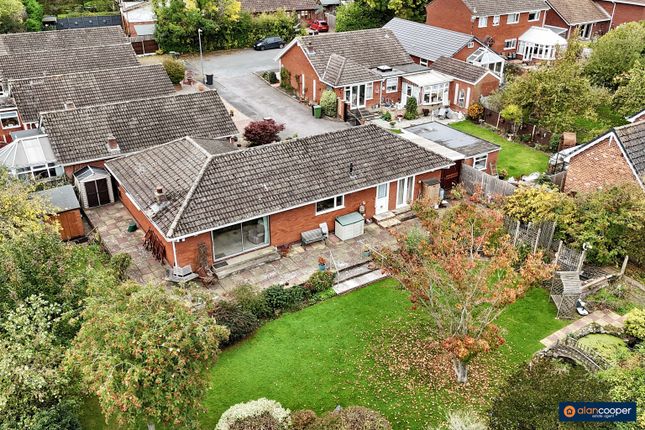 5 Farndon Close, Bulkington, Warwickshire photo 2