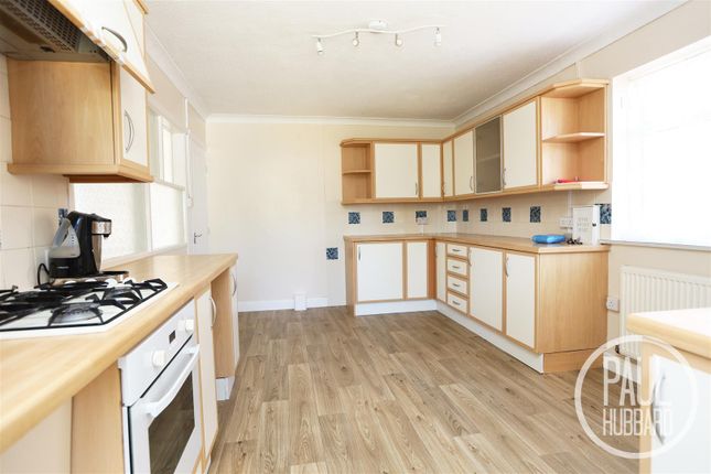 3, Newlands Close, Lowestoft photo 4