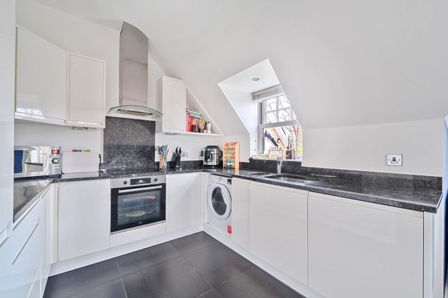 Flat 6, Birchwood Court,, Birchwood Drive, Surrey photo 3