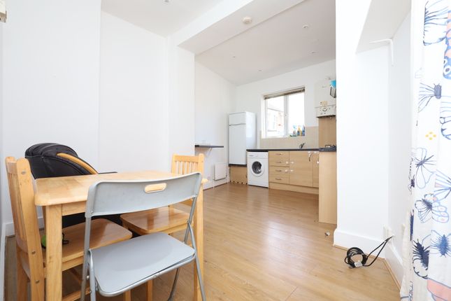 Flat to rent in Camden Hill Road, London