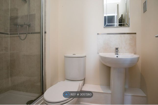 The Junction Grays Place, Slough photo 3