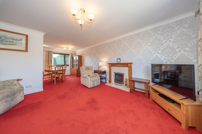 3 Jacklin Green, Livingston photo 4