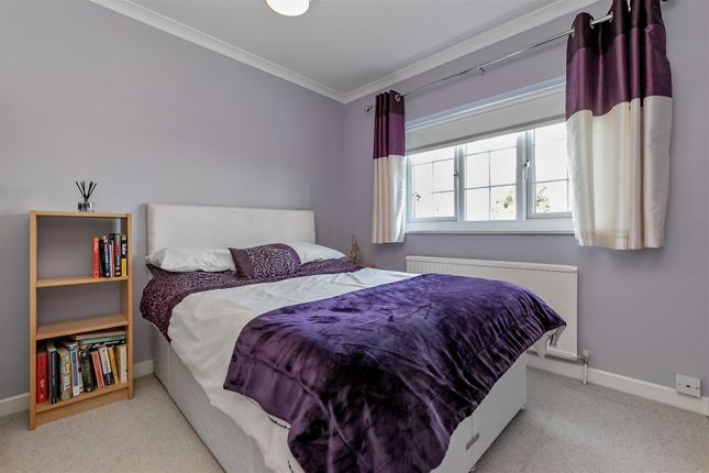 18Burghleyclose-64.Jpg