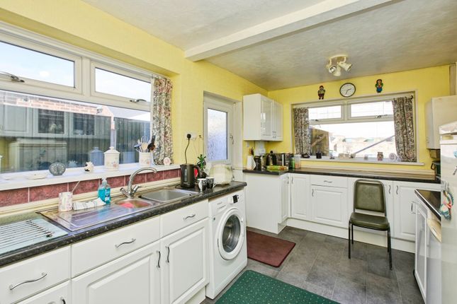 Yew Tree Road, Derbyshire photo 4