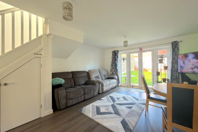 1 Arden Close, Faversham photo 3