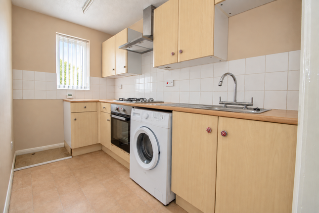 63 Spruce Avenue, Waterlooville photo 2