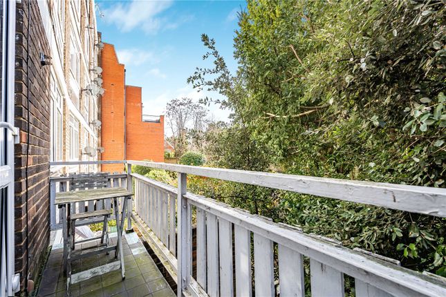 Flat 5, Cheval Court, 335, Upper Richmond Road, London photo 4
