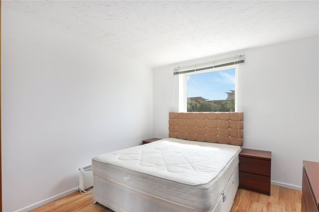 46, Grimsby Grove, London photo 4