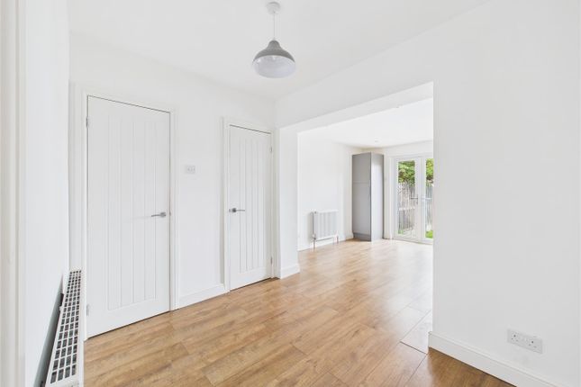 37, Mayland Avenue, Hull photo 4
