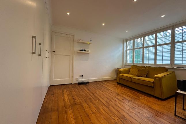 Flat 19, Taymount Grange, London photo 5