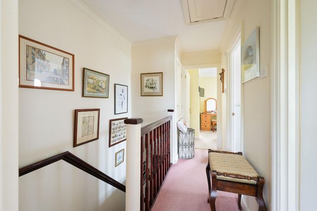 7 Pond Farm Close, Tadworth photo 2
