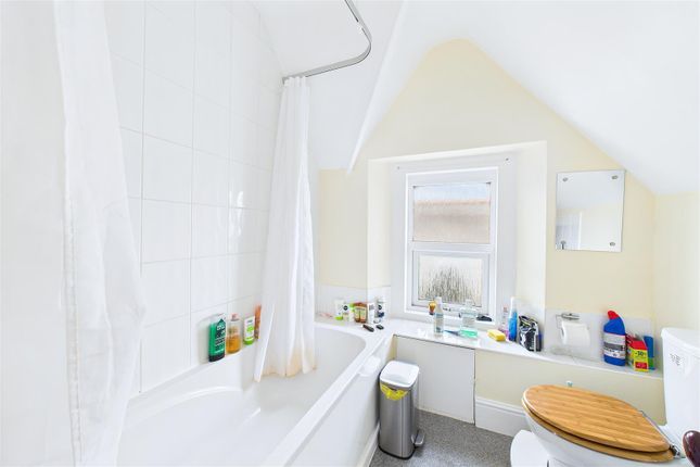 Flat 4 - Bathroom