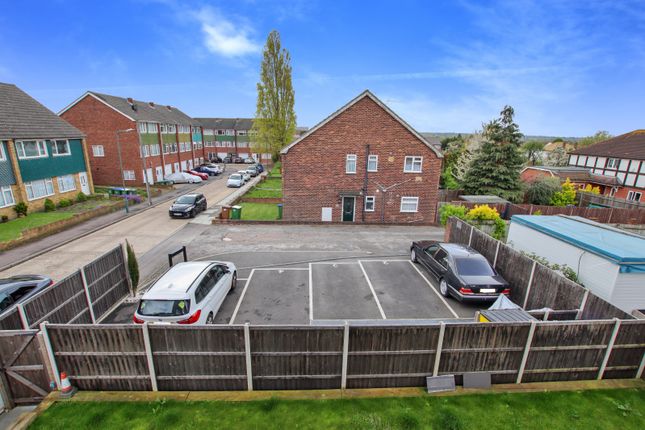 Flat for sale in Christopher Close, Blackfen, Sidcup, Kent
