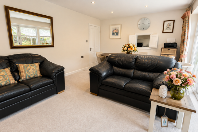 2, Kenilworth Road, Macclesfield photo 4