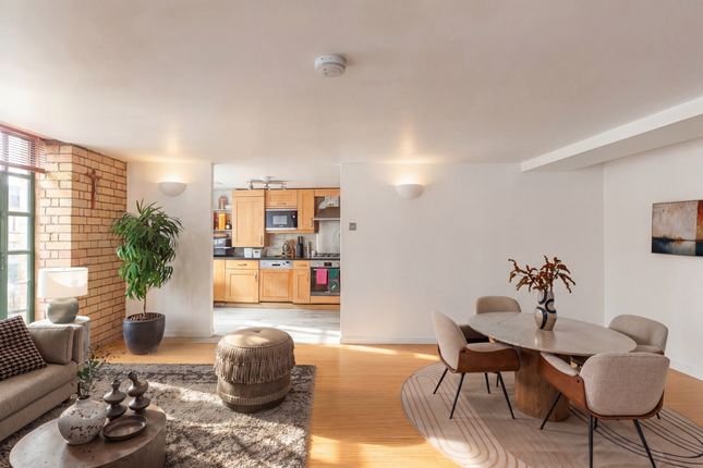 2-bed flat on Wapping Wall, London, £800,000