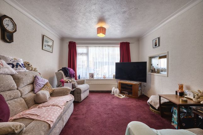 2, Cornwall Avenue, Ramsgate photo 2