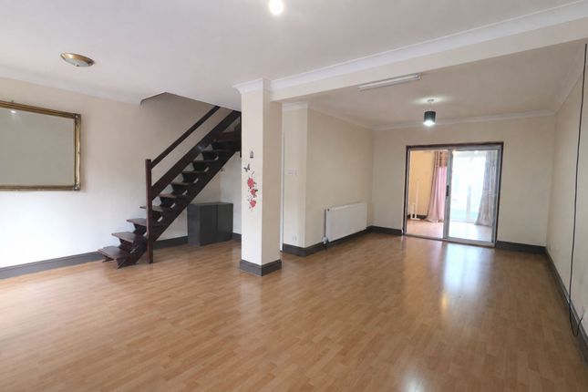58 Yoxley Drive, Ilford photo 2