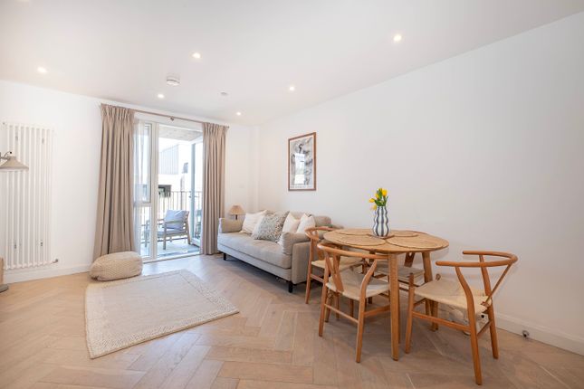 59, Garrett Apartments, 14 - 18 Ravensbury Terrace, London photo 4