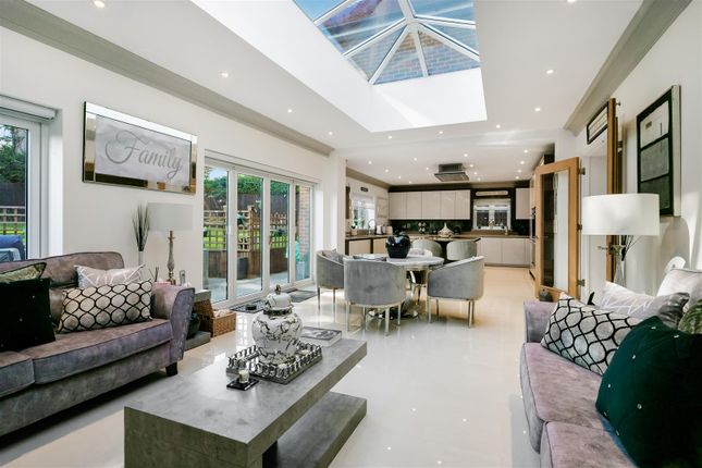1, Kenmore Close, Epsom Downs photo 2