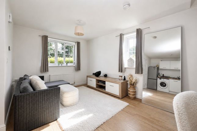 89 Vespasian Way, North Hykeham, Lincolnshire photo 4