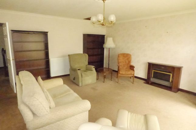 14, Spring Valley Croft, Leeds photo 4