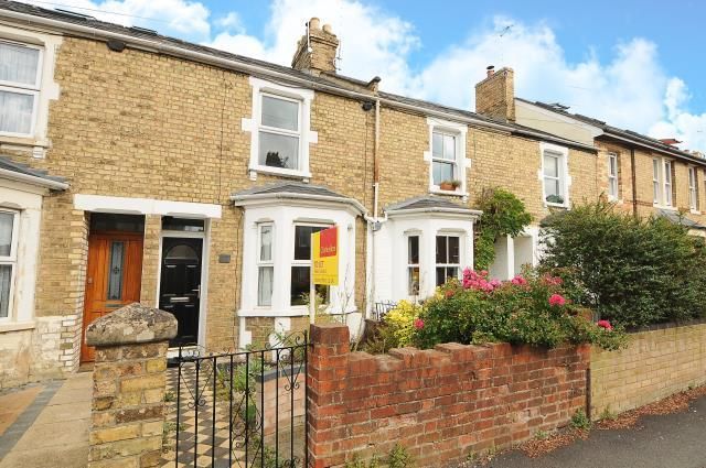 Terraced house to rent in Hurst Street, East Oxford