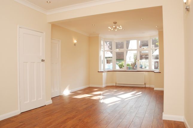The Avenue, Pinner photo 4