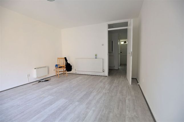 70 Ashbrook Road, London photo 4
