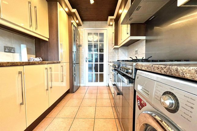 Kitchen 2.Jpeg
