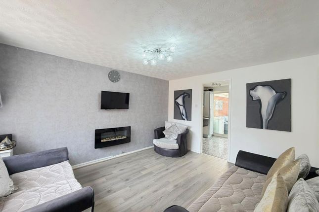 17, Bramble Close, Leicester photo 3