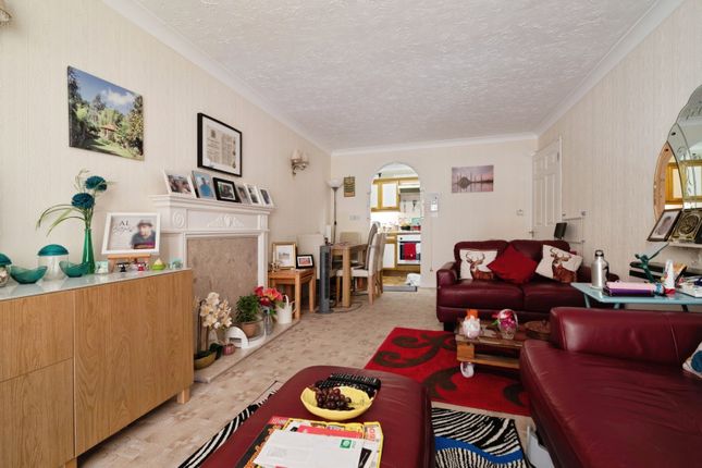 Flat 4, Parkview Court, 54, Brancaster Road, Ilford photo 4