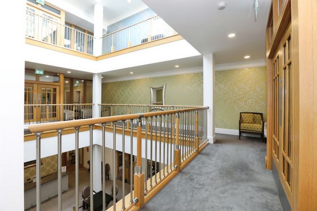 3 Durrants House, Durrants Drive, HORSHAM photo 4