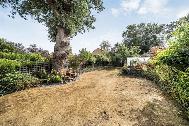 11, Mistletoe Road, Yateley photo 2