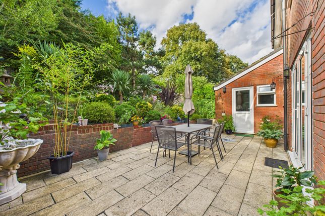 39 Amersham Hill Drive, High Wycombe photo 3