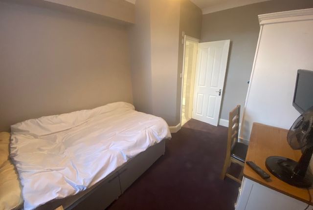 Room to rent in North Parade, York YO30