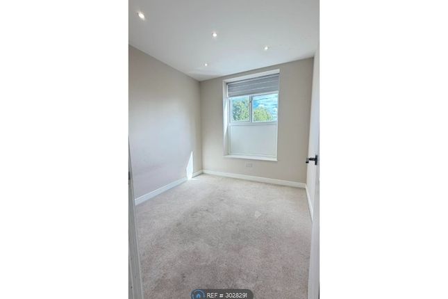 Long Acre Court, Argyle Road, London photo 4