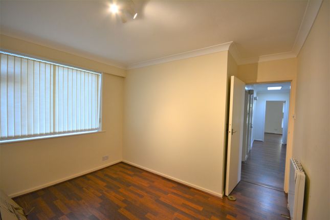 Flat to rent in Park Lane, Salford