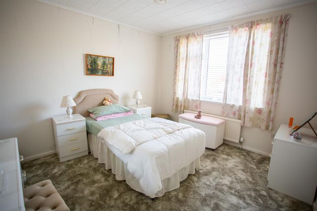 131, Oak End Way, Chard photo 4