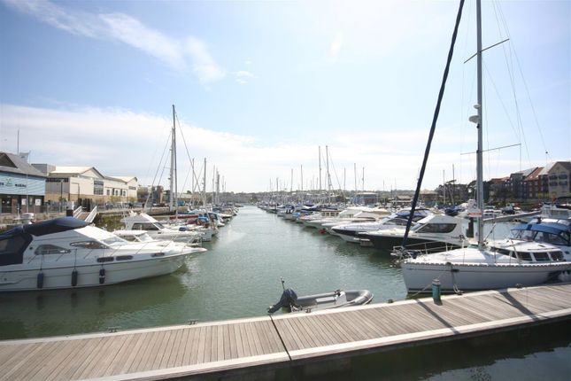 Flat for sale in Gloucester Mews, Weymouth