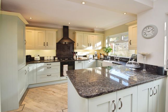 32, Oakfield Avenue, Bingley photo 3