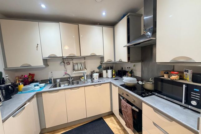 Flat 41, Featherstone court, Featherstone Road, Southall photo 4