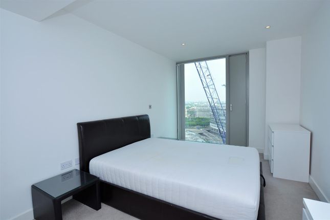 Flat to rent in Landmark West, Canary Wharf