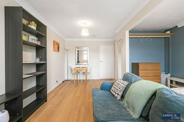 Flat 8, Tabard House, Kingston Upon Thames photo 4