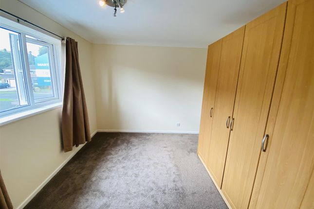 3, Roxby Avenue, Guisborough photo 5