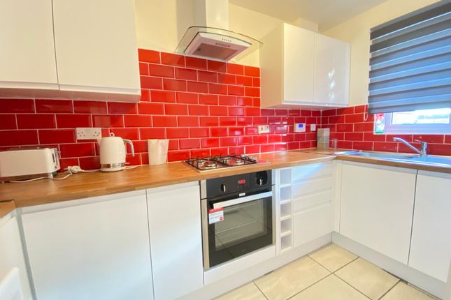 Shared accommodation to rent in Hill View Drive, London